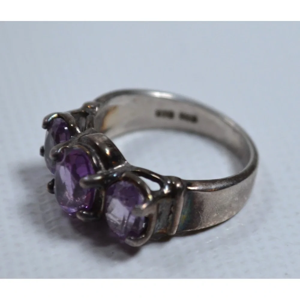 UTO‎ 925 Silver Tone Ring Size 5.5 3 Amethyst Stones